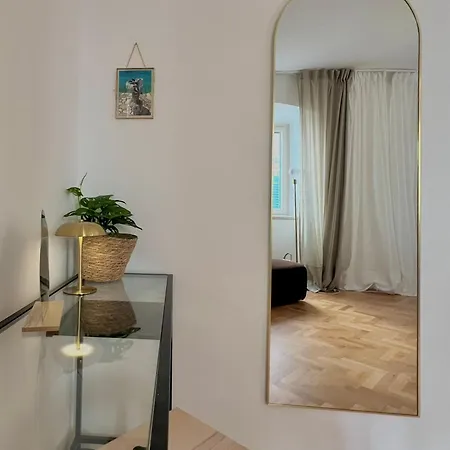 Apartman Mimi's Place *